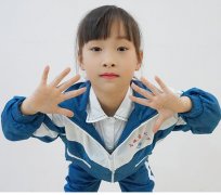 熊孩子秒变乖孩子，校服定制上究竟有哪些手脚？